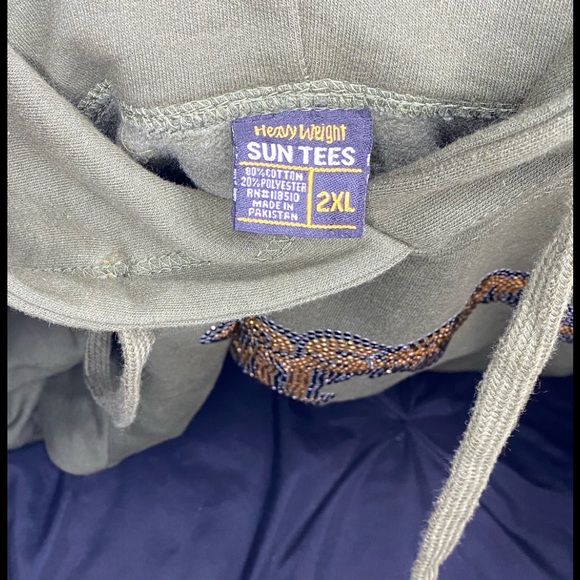 LIKE- NEW MENS OLIVE HOODIE - Picture 4 of 5